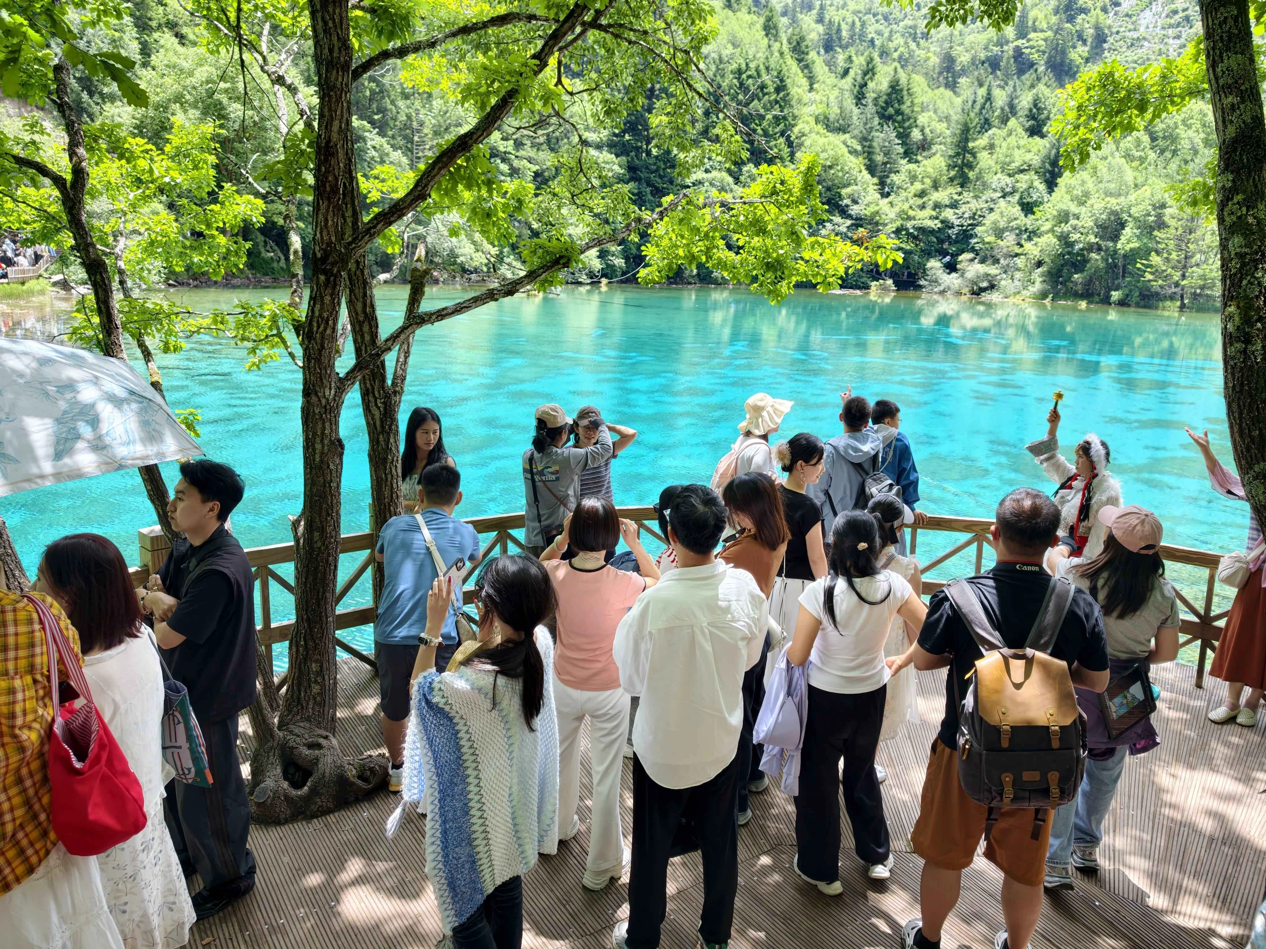 Sichuan's Jiuzhaigou Valley Reopens Fully, Welcoming 23,000 Visitors on Day One