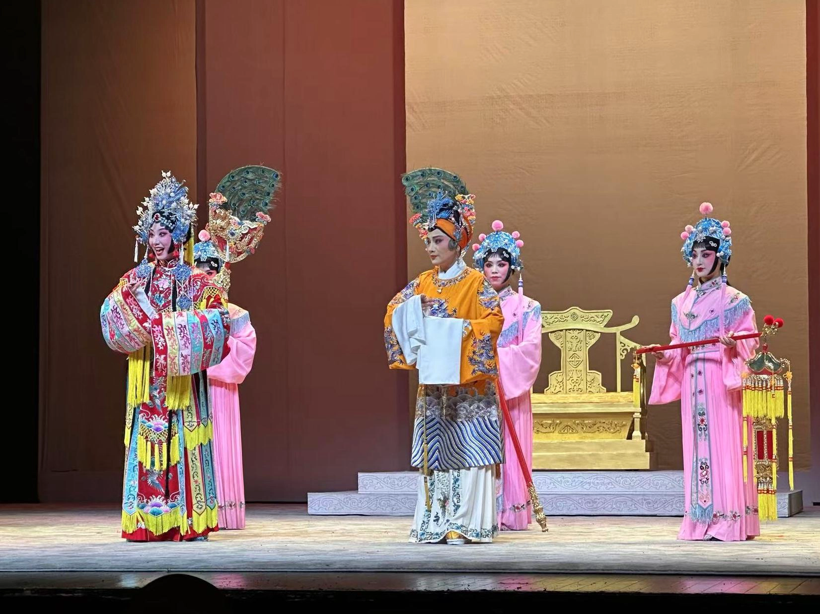 Sichuan Opera's 'Hidden Blade': Veterans Back Youth Revival