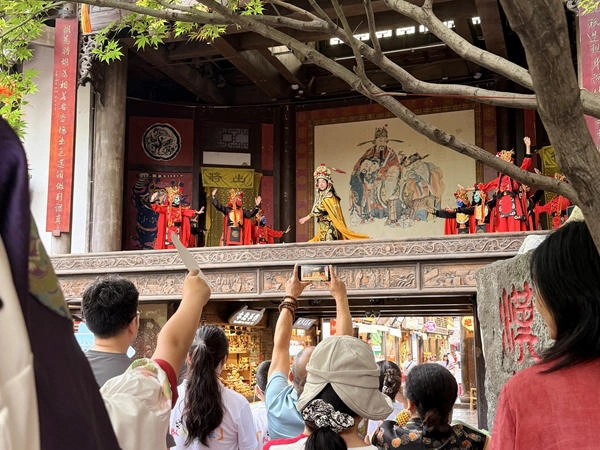 Sichuan Youth Bring Heritage to Life at Chengdu's Wuhou Shrine Festival